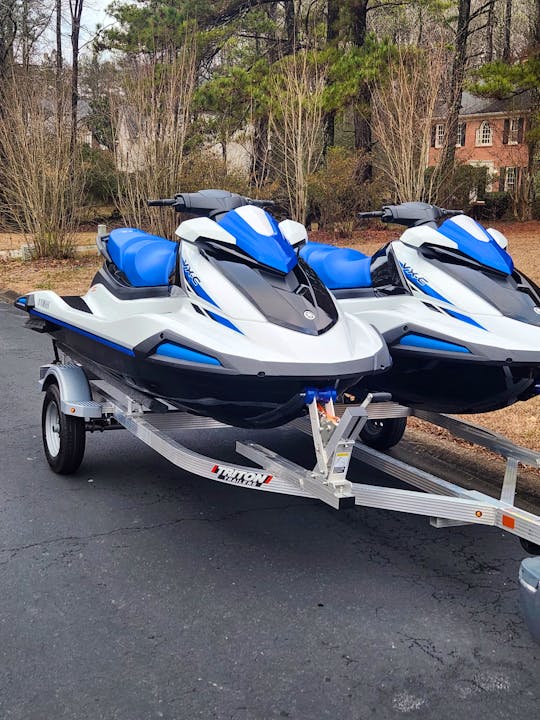 2 new waverunner jet skis on Lake Allatoona rent 1 or 2 and double the fun
