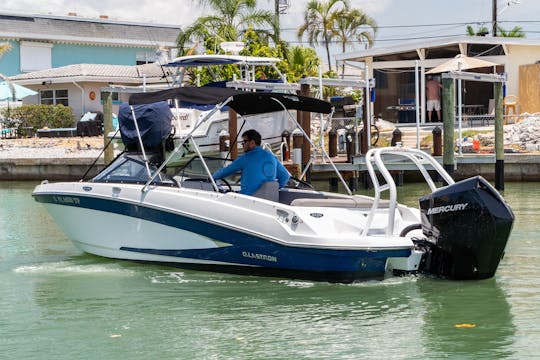 Alquiler de barco de cubierta Glastron GX 210 en Naples, Florida 