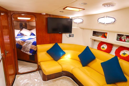Luxury 40 ft Private Yacht Tour in Dubai Marina