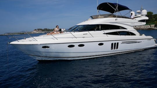 Alquiler del megayate Princess 58 Fly Power de lujo en la Costa Azul, Francia 