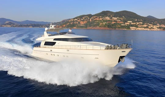 Alquiler de megayates San Lorenzo Power de lujo de 72 pies en la Costa Azul, Francia 