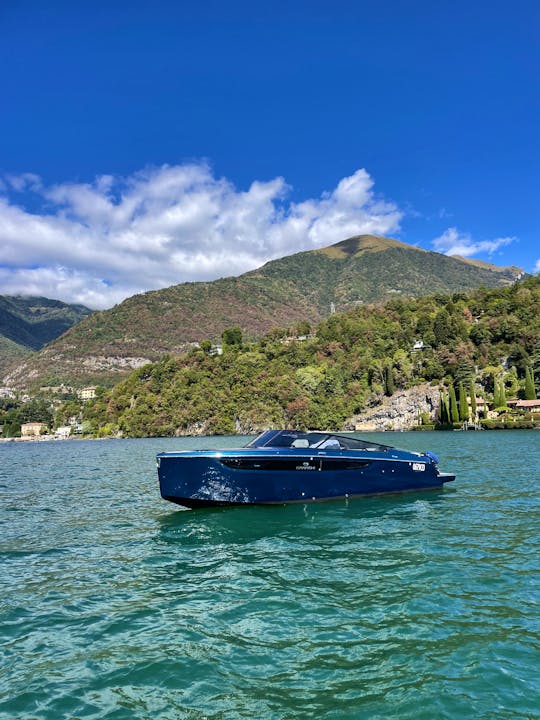 Boat Tour with Cranchi E26 Classic on Lake Como!