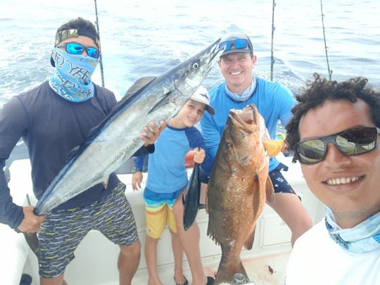 Center Console fishing charter in Guanacaste Province