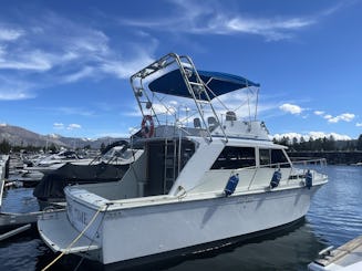 Rafraîchissez-vous sur ce magnifique bateau à voile Chris Craft sur le lac Tahoe !