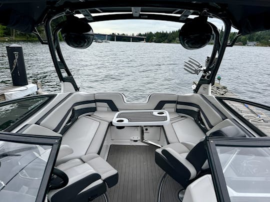 Bateau à réaction Yamaha de 24 pieds adapté aux familles avec un son exceptionnel