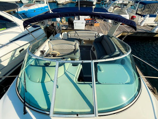 Fiesta Vee 330 de lujo Rinker de 33 pies con sonido de primera calidad