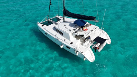 Fretamento privado de catamarã de luxo de 60 pés/capacidade 70 pessoas