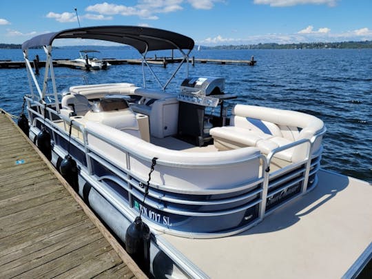 BARCO FLUTUANTE DIVERTIDO PARA ATÉ 12 PESSOAS COM BANHEIRA INTERNA PARA CHURRASCO $175 POR HORA 