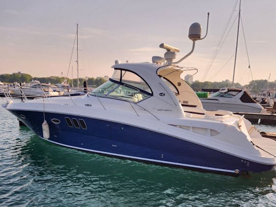 Alquile un lujoso SeaRay Sundancer 390 de 39 pies para 11 huéspedes con capitán en Chicago