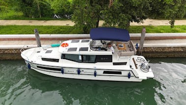 Balt Yacht Grand 37 - Canal Boat Rental in Venice Italy. No licence required