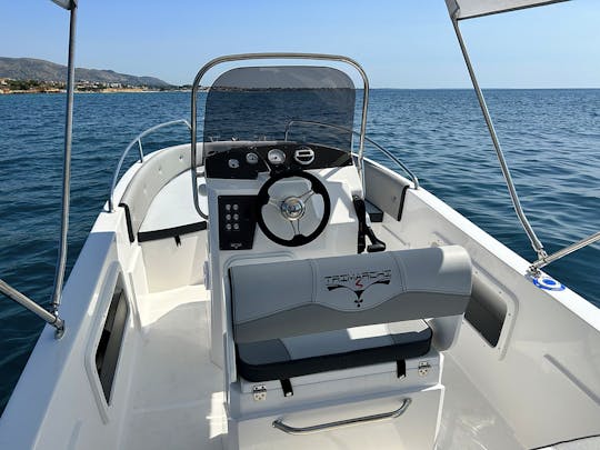 Bateau à pont Trimarchi 57S Pro : explorez la côte sicilienne en tout confort