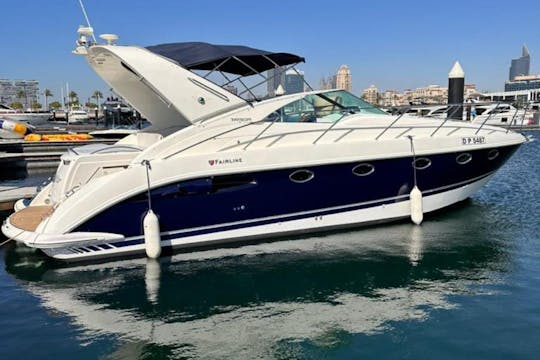 Premium Fairline | 40 pies | Yate bellamente diseñado para más de 10 personas