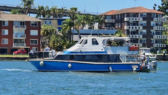 Catamaran de 50 pieds pouvant accueillir jusqu'à 50 personnes