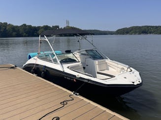 Yamaha pour 8 personnes sur le lac Wylie *ESSENCE INCLUSE *