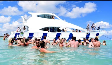 GORGEOUS VIP YACHT CRUISE RENTED BY OWNER INCLUDED OPEN BAR AND CREW