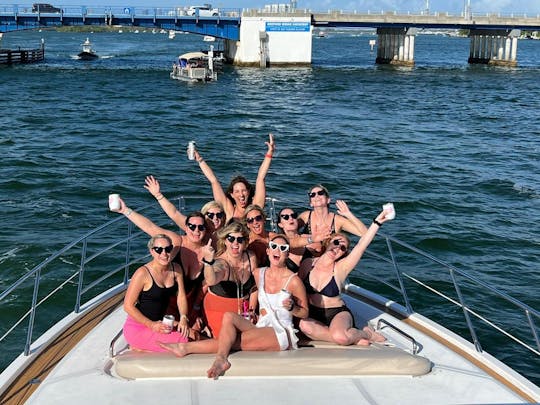 ¡DISFRUTE DE MIAMI EN UN AZIMUT DE LUJO DE 64 PIES!