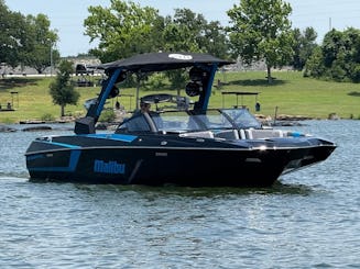 2021 グレイプバイン湖のマリブ 24 MXZ