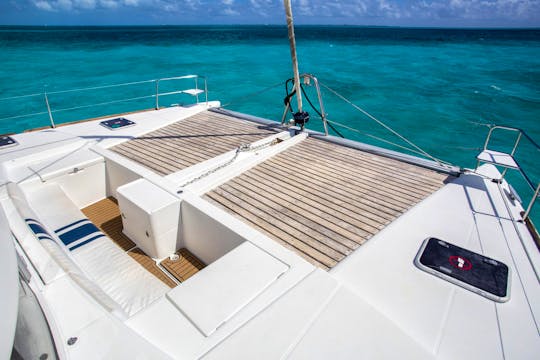 44 ft  Luxury Catamaran Private Charter / Capacity 40 people
