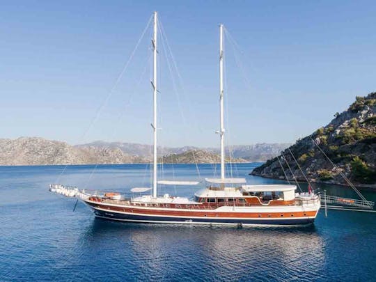 8 cabines, magnifique goélette à voile de 146 pieds