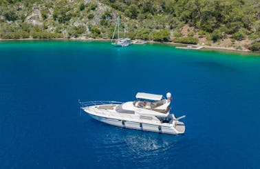 Fairline 59 luxury motor yacht with a capacity of 6 people in Gocek 
