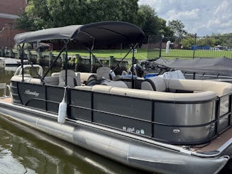 22ft Bentley Pontoon | 12 PPL | $250hr 
