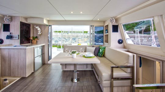 Luxurious 40ft Leopard Catamaran - Captain Included