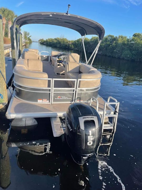 2020 Brand New Suntracker Pontoon boat in Cape Coral, Florida