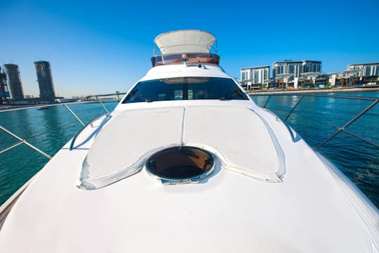 Disfrute de Dubái con nuestro yate a motor Integrity de 55 pies