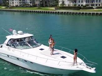マイアミのベストボートレンタル-マイアミの55フィートの巨大なSeaRayモーターヨット