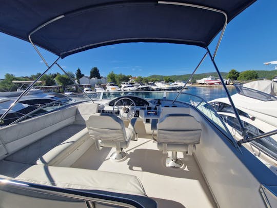 Bayliner 3587 Motoryacht for charter or daily tour with Novelty Tours