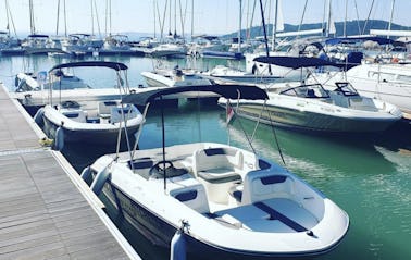 Une aventure nautique amusante à Aventura ! Louez notre bateau Bayliner de 16 pieds pour 6 personnes !