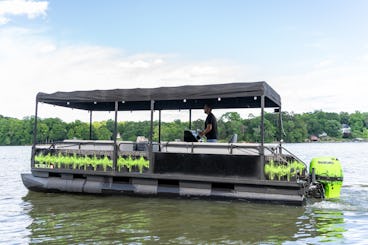 Party Barge Pontoon for 12 people on Lake Wylie