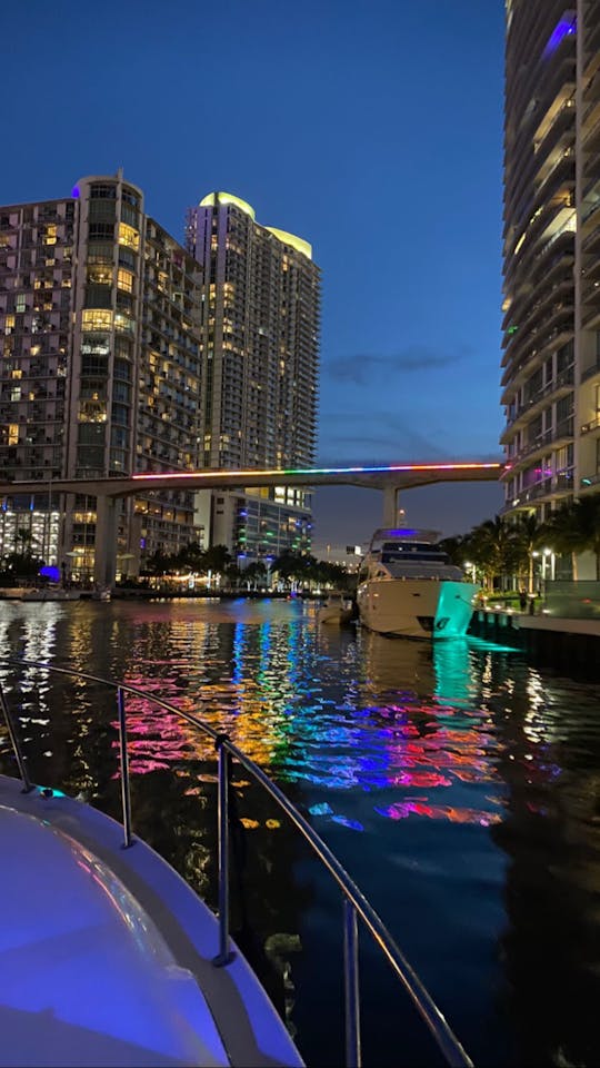 ⭐️⭐️⭐️⭐️⭐️ Enjoy 48' Luxuxy Yacht and Jetski in Miami: Sea Ray Sundancer