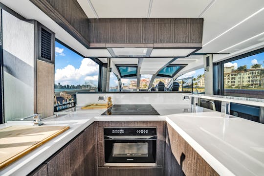 PROFITEZ DE MIAMI À GALEON 70ft 2025 ! LE PLUS RÉCENT YACHT DU MARCHÉ !