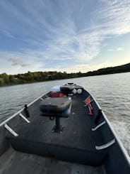 Bateau Jon de 16 pieds avec 18 CV