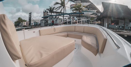 Private charter in a 32ft. capacity: 12 people in Cartagena, Colombia