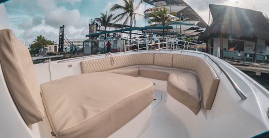 Private charter in a 32ft. capacity: 12 people in Cartagena, Colombia