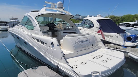 Captained 51' Sea Ray Sundancer Luxury Yacht in Chicago, Illinois