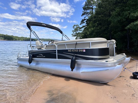 20 ft. Bennington SL Pontoon on Lake Keowee