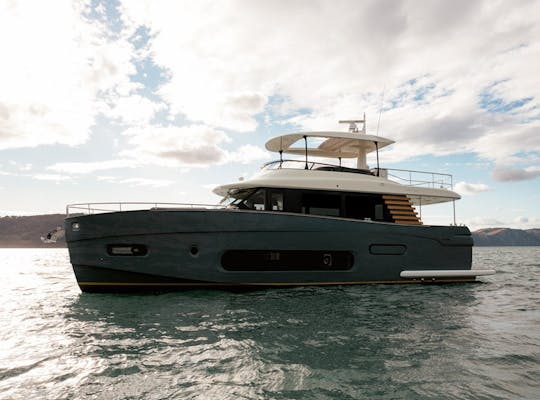 Location de yacht bimoteur Azimut Magallano 66 avec skipper à Podstrana, Croatie