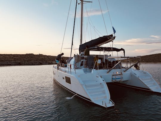 Catamarán Lagoon 38: disfruta del ambiente veraniego en Mykonos 