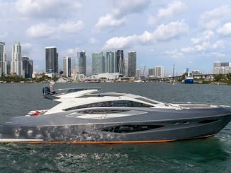 Profitez de Miami à bord de notre méga-yacht Adonis Power de 80 pieds