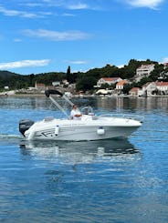 Prince 560 Open, wide and spacious family boat, elegant and easy to handle