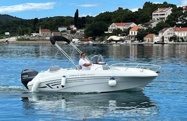 Prince 560 Open, wide and spacious family boat, elegant and easy to handle