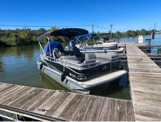 2022 Tritoon Boat for rent Lake Conroe