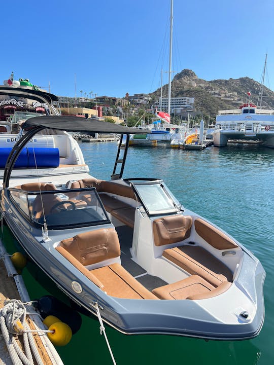 Aventura en yate deportivo de lujo en Cabo San Lucas