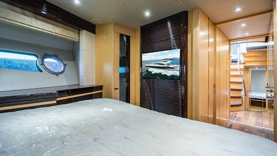 75' New Sunseeker Manhattan Mega Yacht in Miami