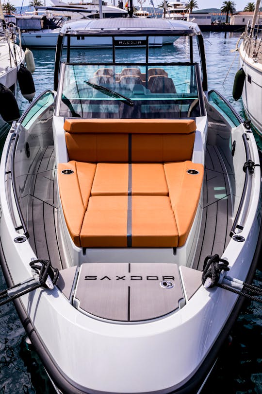 Saxdor 320 GTO - perfect for a cruise in Boka Bay