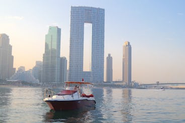 Iate a motor de 40 pés Espaçoso para 10 pessoas na Marina de Dubai 