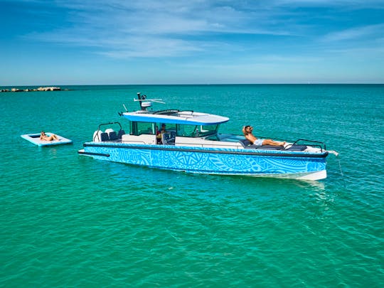 Axopar Suntop Motor Yacht in Clearwater..600hp Powerboat.Can fit large groups